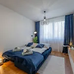 Uplne Novy Pri Auparku 1 , Center Pre 4 Osoby Apartment *