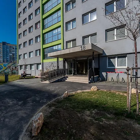 Uplne Novy Pri Auparku 1 , Center Pre 4 Osoby Apartament *