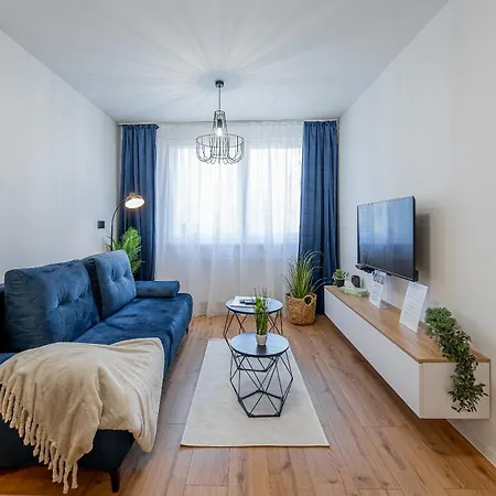 Uplne Novy Pri Auparku 1 , Center Pre 4 Osoby Apartament *