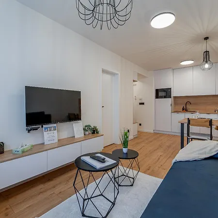 Uplne Novy Pri Auparku 1 , Center Pre 4 Osoby Appartement