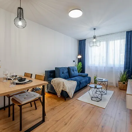 Uplne Novy Pri Auparku 1 , Center Pre 4 Osoby 아파트 *