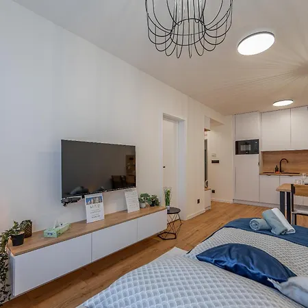 Uplne Novy Pri Auparku 1 , Center Pre 4 Osoby 아파트 코시체