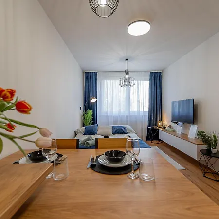 Uplne Novy Pri Auparku 1 , Center Pre 4 Osoby 아파트 코시체