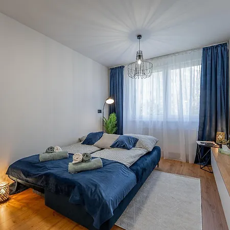 Uplne Novy Pri Auparku, Center Pre 4 Osoby Apartment *