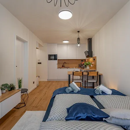 Uplne Novy Pri Auparku 1 , Center Pre 4 Osoby * 코시체